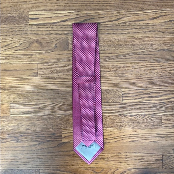 WH Belk neck tie 100% silk red and blue color - Picture 2 of 3